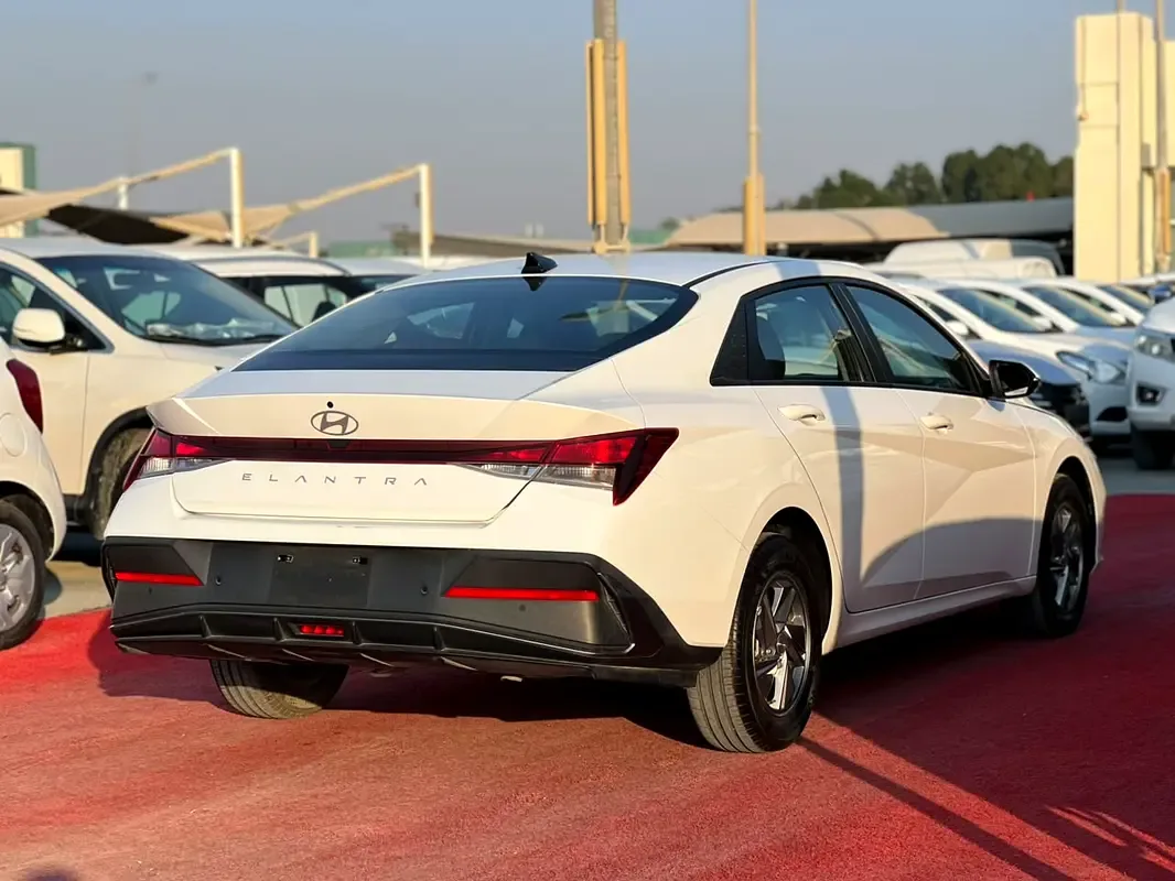 Hyundai Elantra 1.6 AT (127 حصان) - 6