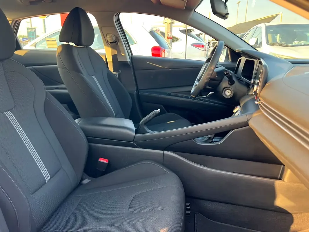 Hyundai Elantra 1.6 AT (127 حصان) - 12
