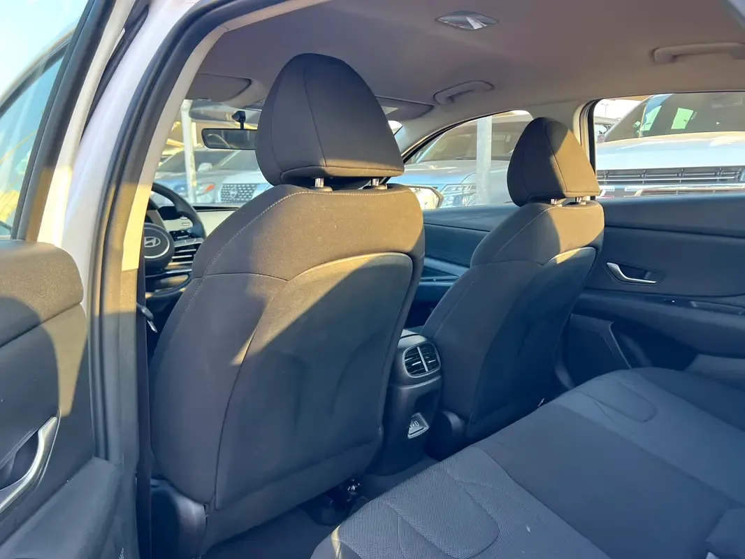 Hyundai Elantra 1.6 AT (127 حصان) - 14