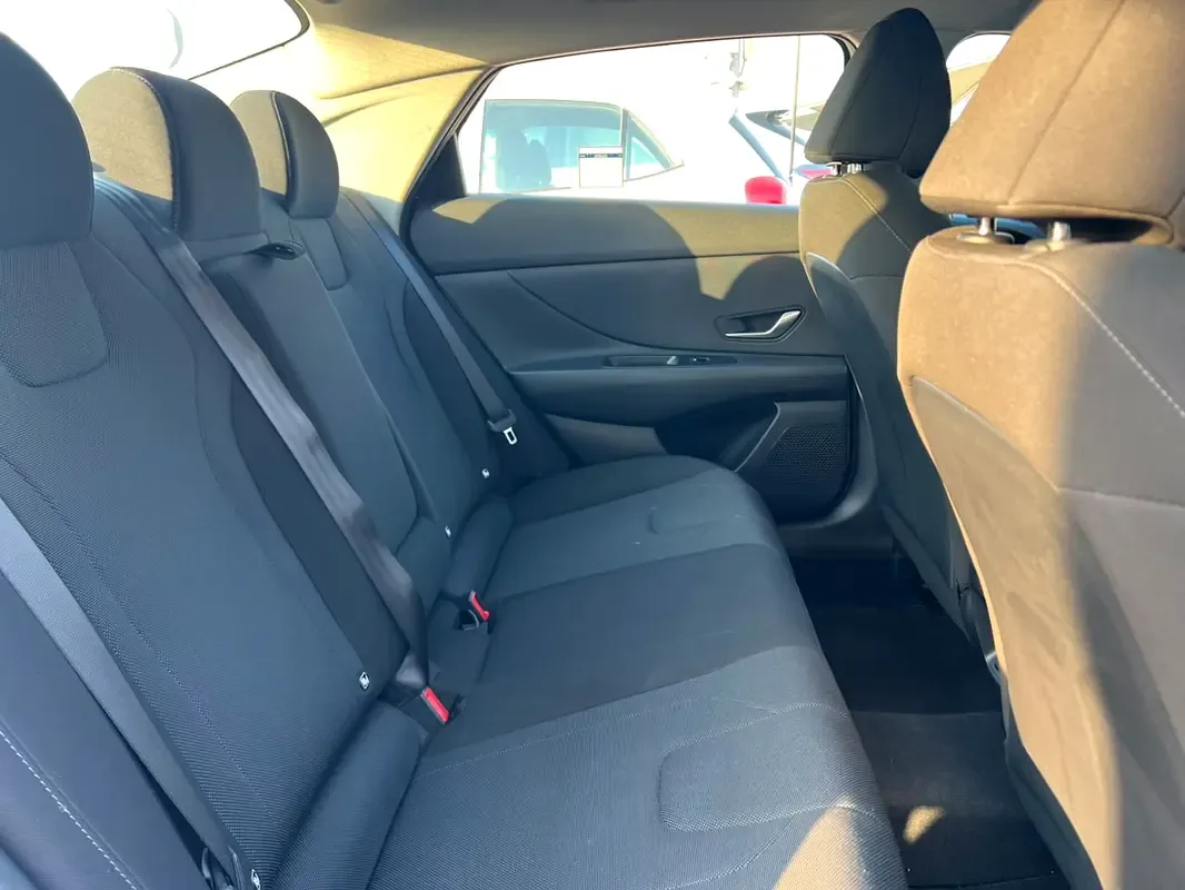 Hyundai Elantra 1.6 AT (127 حصان) - 13