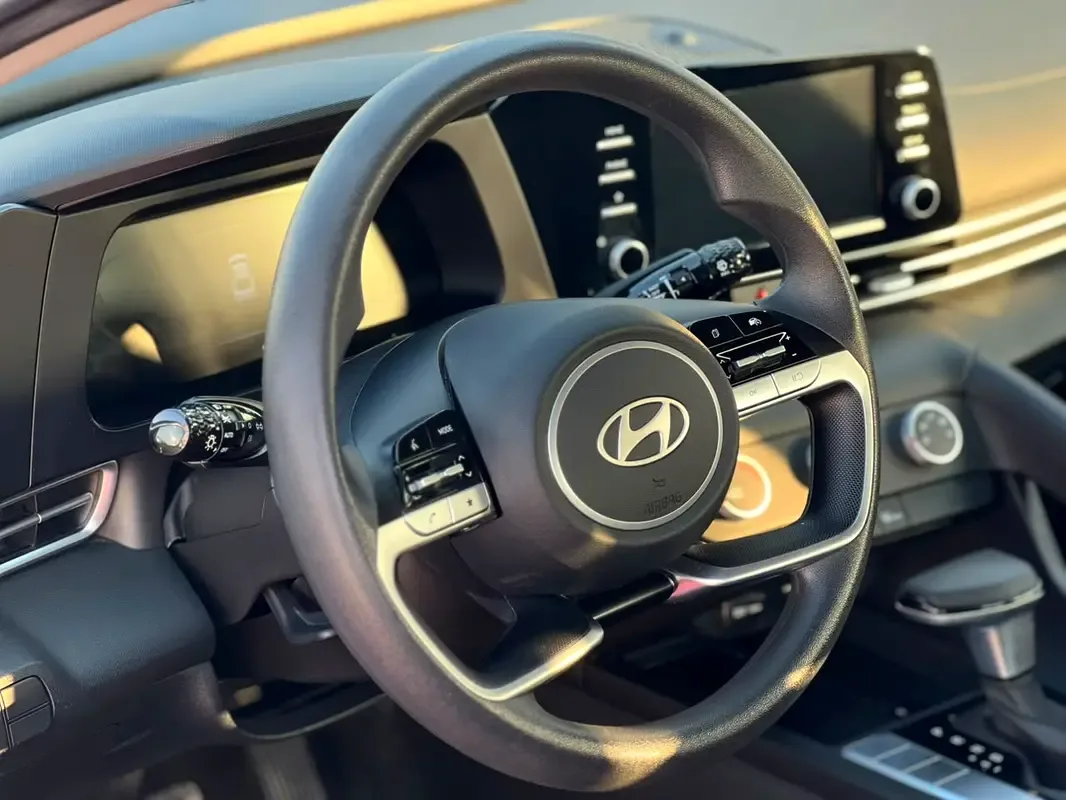 Hyundai Elantra 1.6 AT (127 حصان) - 16
