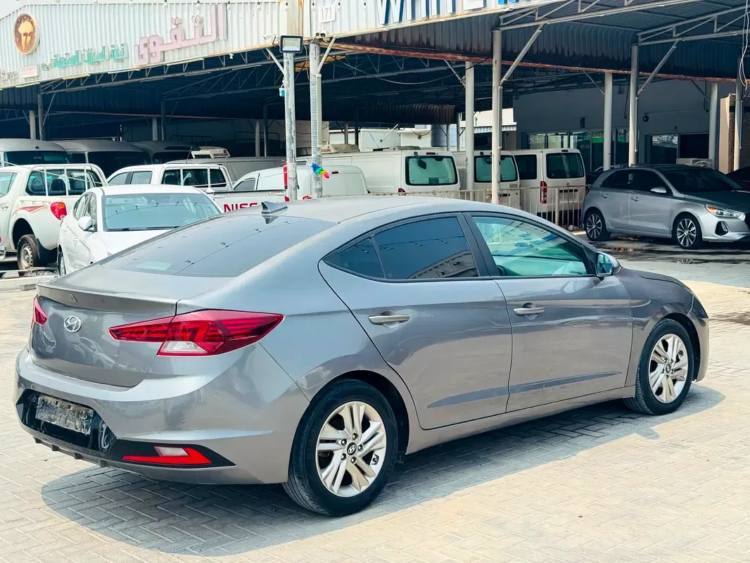 Hyundai Elantra 2.0 AT (150 hp)