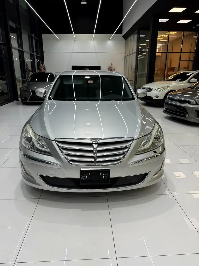Hyundai Genesis 3.8 AT AWD (315 hp)