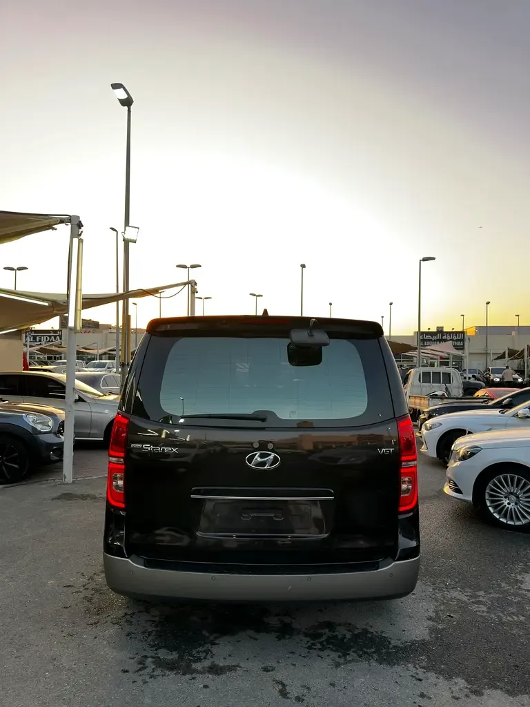 Hyundai Grand Starex 2.5 AT (175 hp) - 2