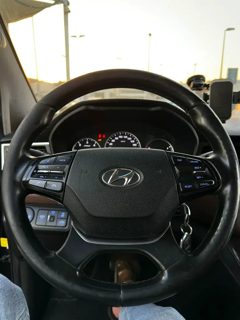 Hyundai Grand Starex 2.5 AT (175 hp) - 6