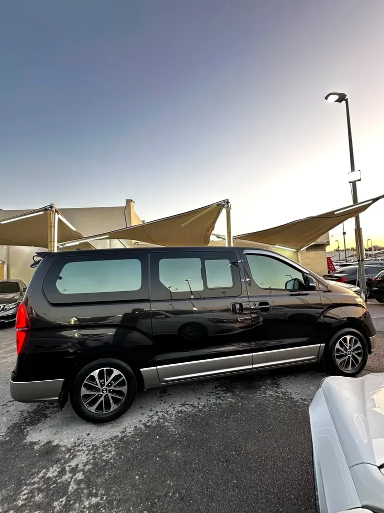 Hyundai Grand Starex 2.5 AT (175 hp) - 12
