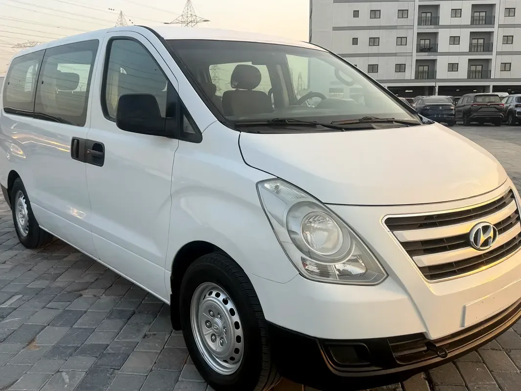 Hyundai H-1 2.4 AT (174 hp)