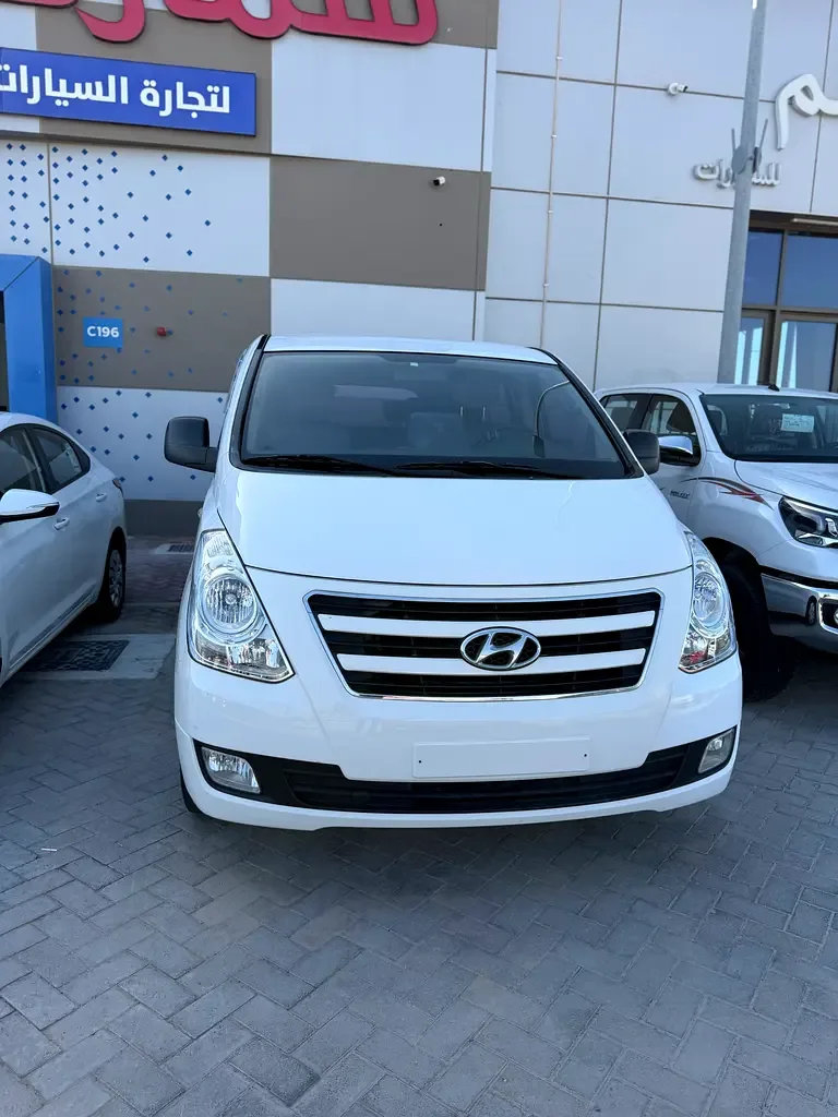 Hyundai H-1 2.5 AT (170 hp)