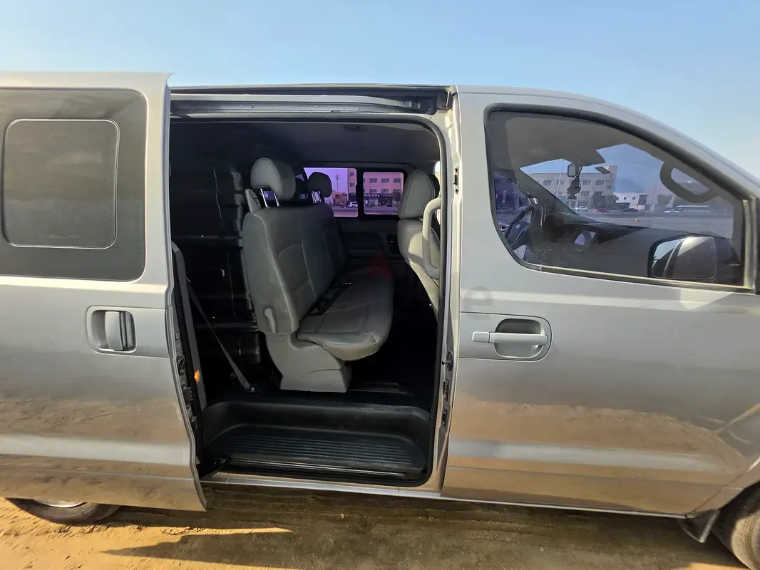 Hyundai H-1 2.5 AT (170 hp)
