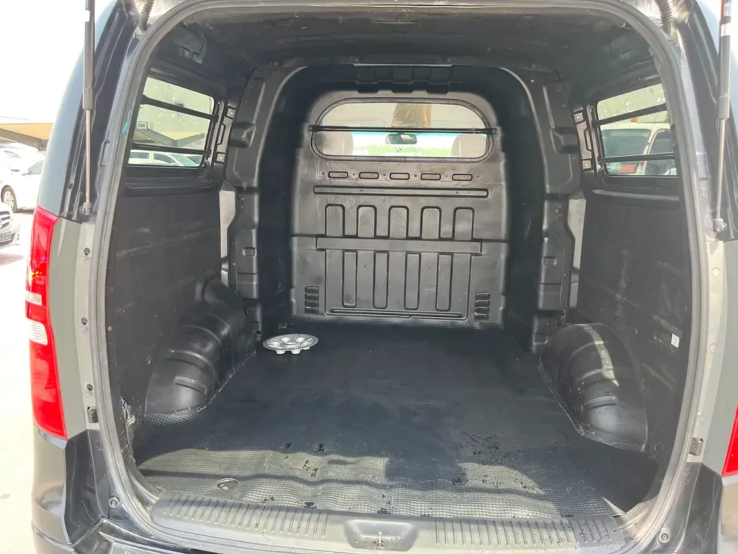 Hyundai H-1 2.5 AT (170 حصان) - 11