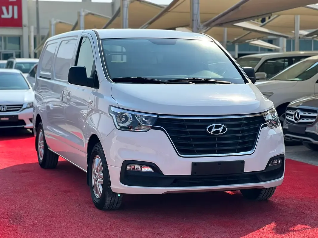 Hyundai H-1 2.5 AT (170 hp)