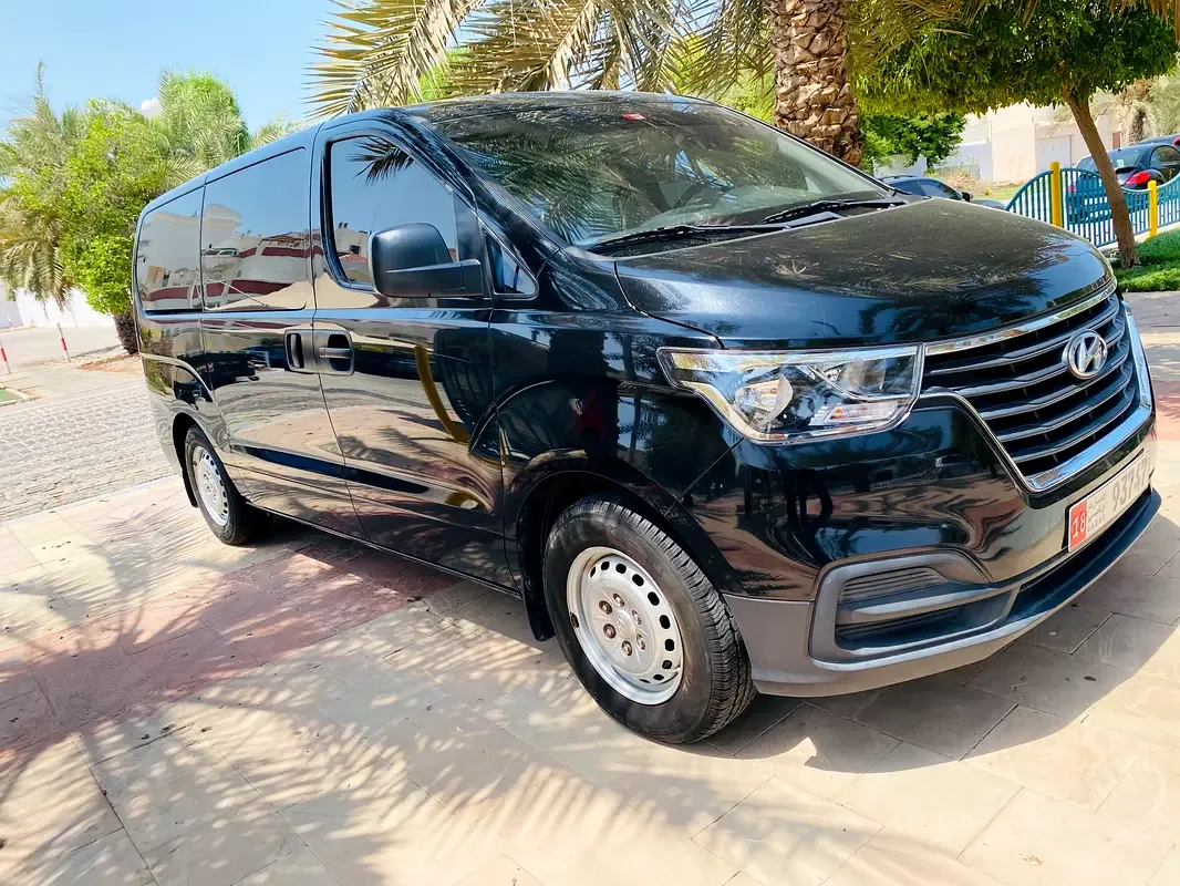 Hyundai H-1 2.5 AT RWD (170 hp)