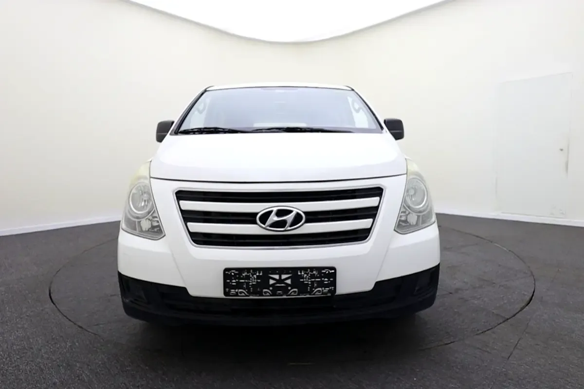 Hyundai H-1 2.5 AT RWD (170 hp)