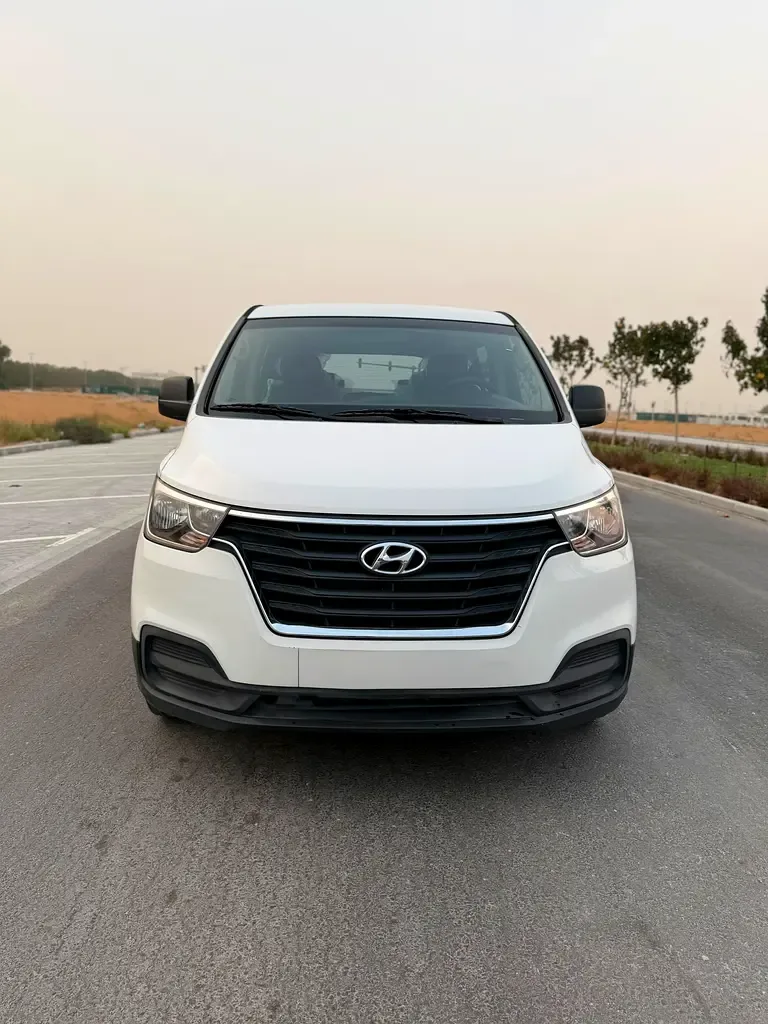 Hyundai H-1 2.5 AT RWD (170 hp)
