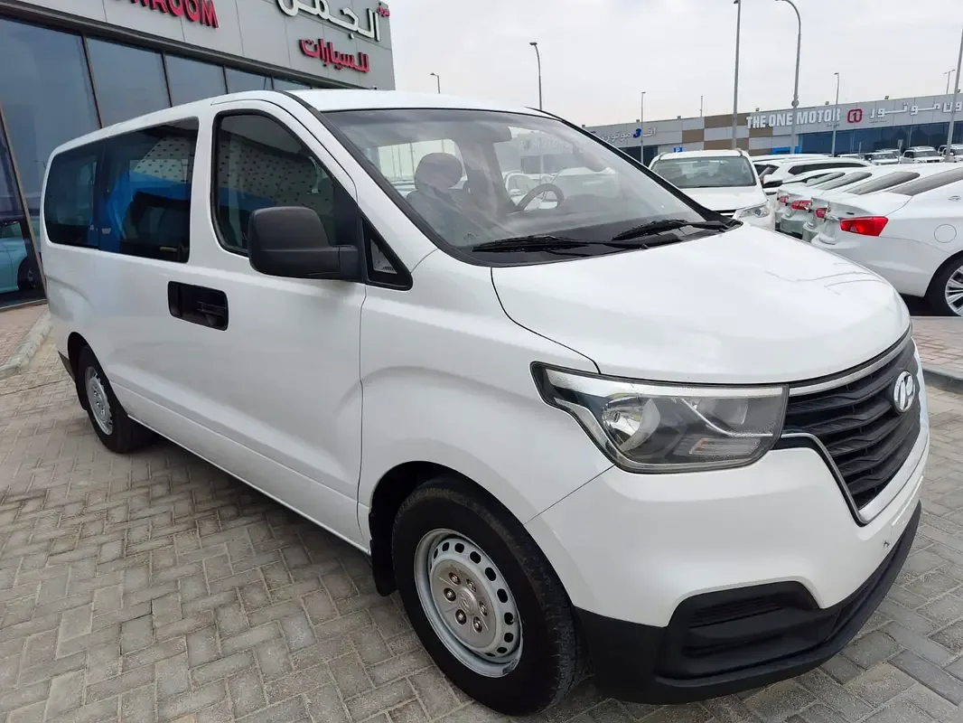 Hyundai H-1 2.5 AT RWD (170 hp)