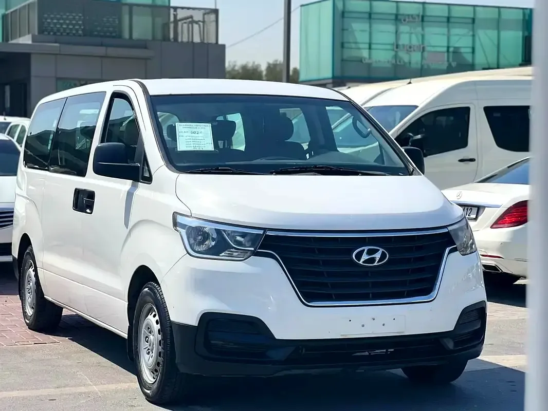 Hyundai H-1 2.5 AT RWD (170 hp)