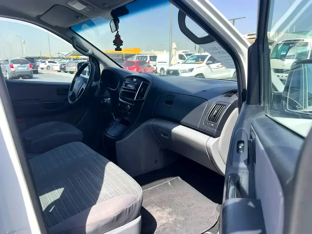 Hyundai H-1 2.5 AT RWD (170 hp) - 8