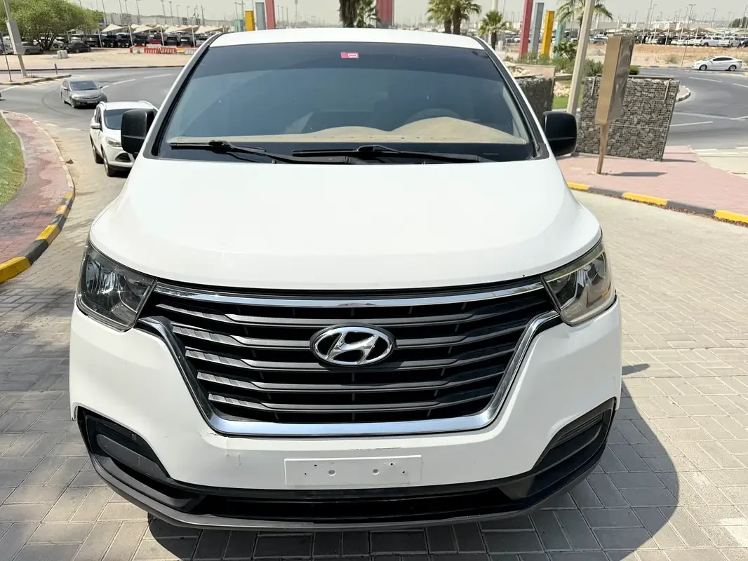 Hyundai H-1 2.5 AT RWD (170 hp)