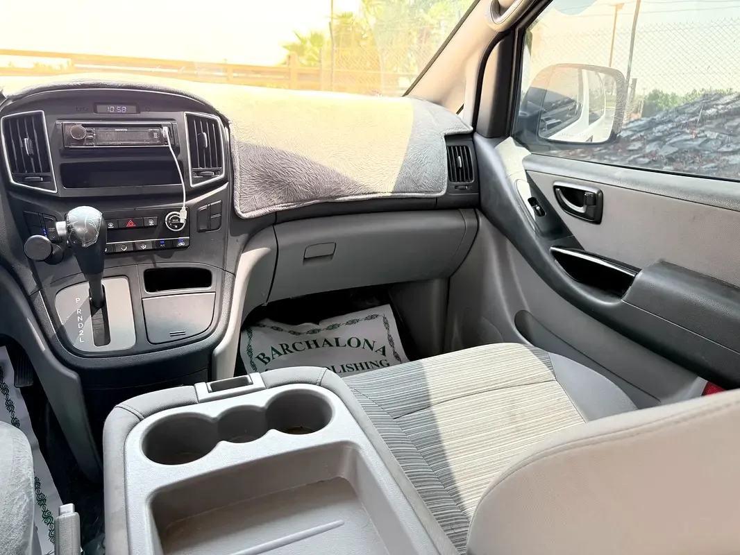 Hyundai H-1 2.5 AT RWD (170 حصان) - 17