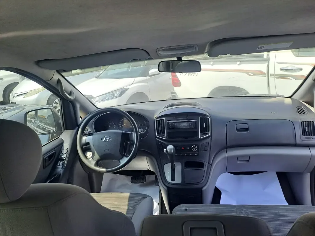 Hyundai H-1 2.5 AT RWD (170 hp) - 2