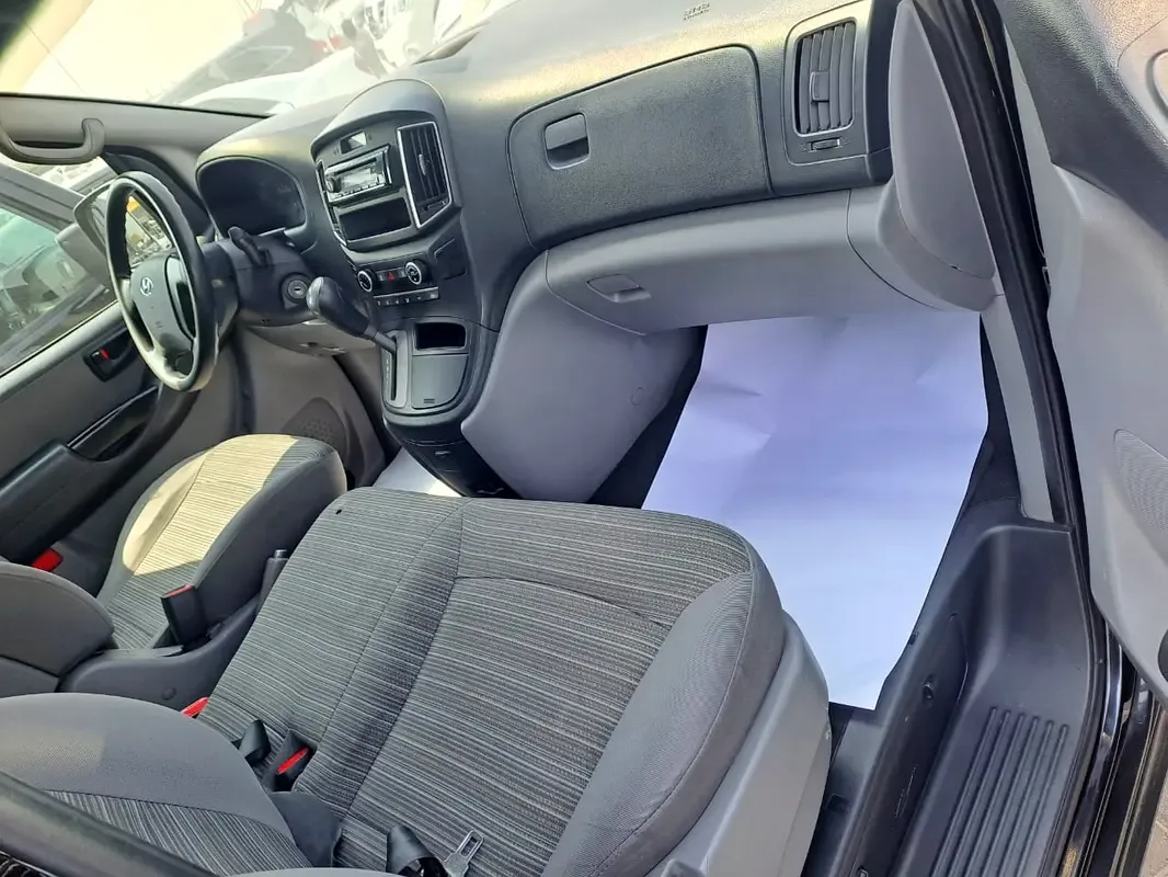 Hyundai H-1 2.5 AT RWD (170 hp) - 12