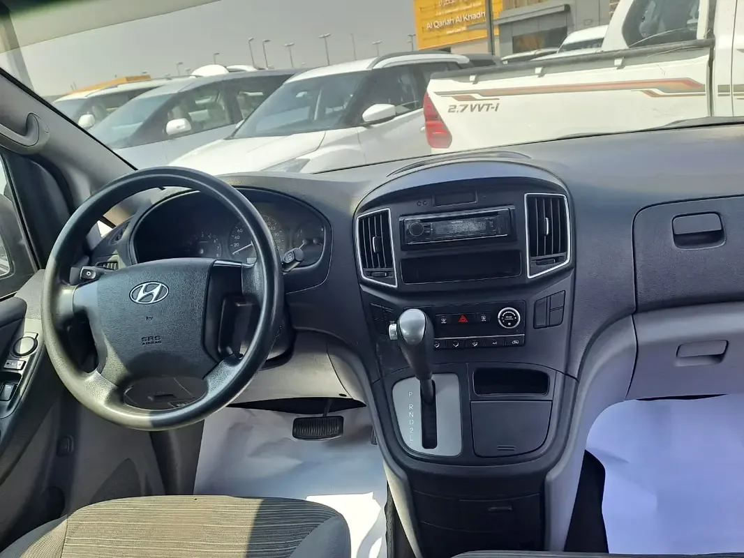 Hyundai H-1 2.5 AT RWD (170 hp) - 14