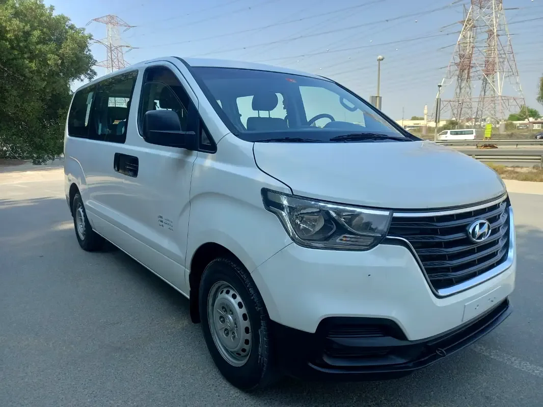Hyundai H-1 2.5 AT RWD (170 hp)
