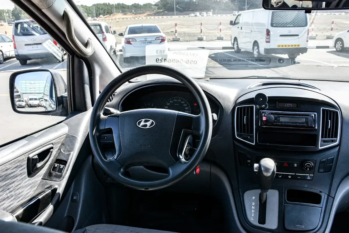 Hyundai H-1 2.5 AT RWD (170 حصان) - 4