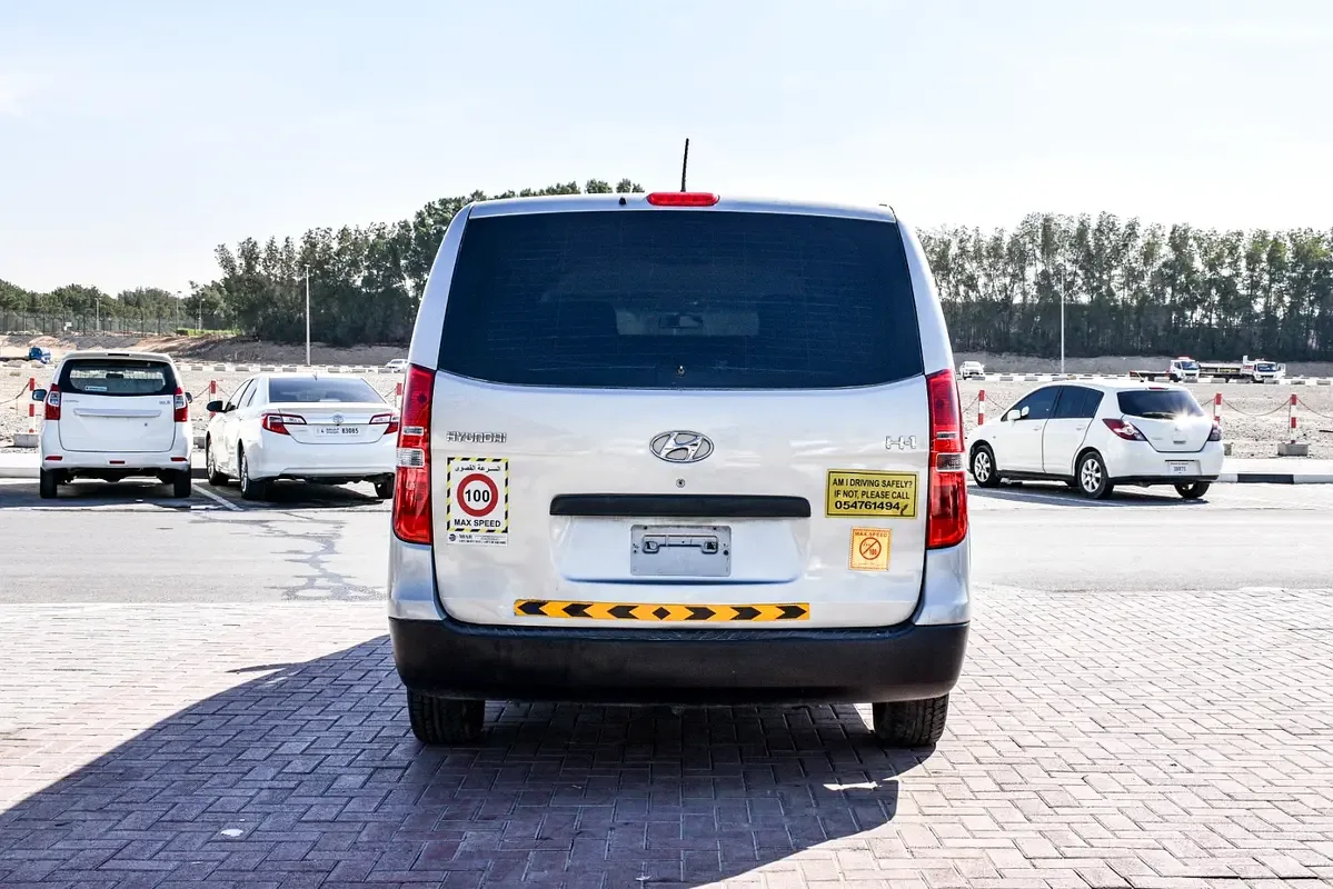 Hyundai H-1 2.5 AT RWD (170 حصان) - 2