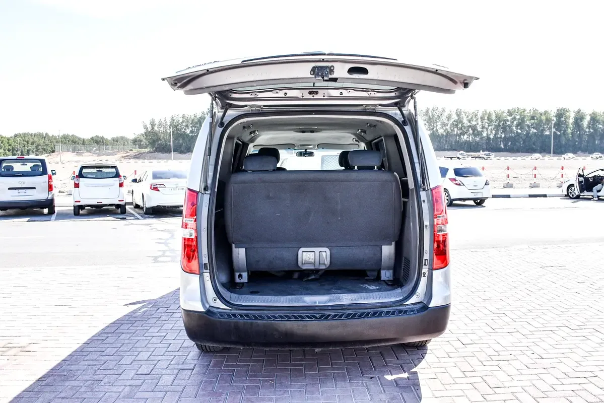 Hyundai H-1 2.5 AT RWD (170 حصان) - 10