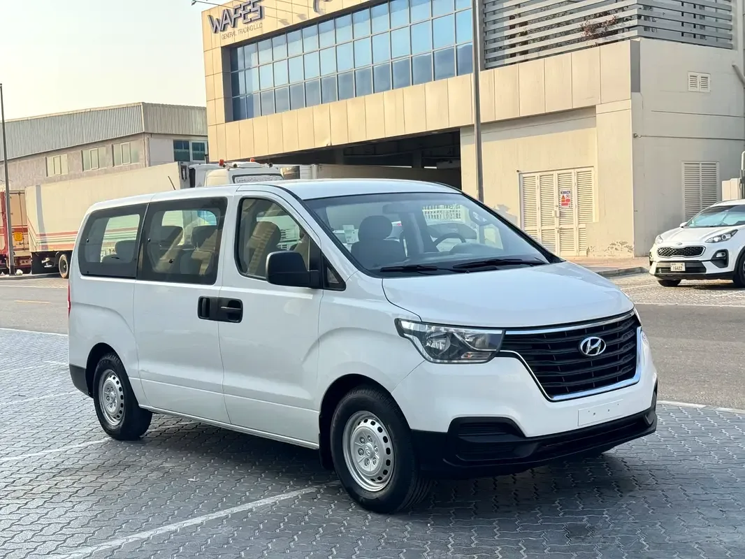 Hyundai H-1 2.5 AT RWD (170 hp)