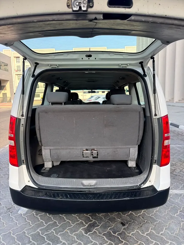Hyundai H-1 2.5 AT RWD (170 حصان) - 10