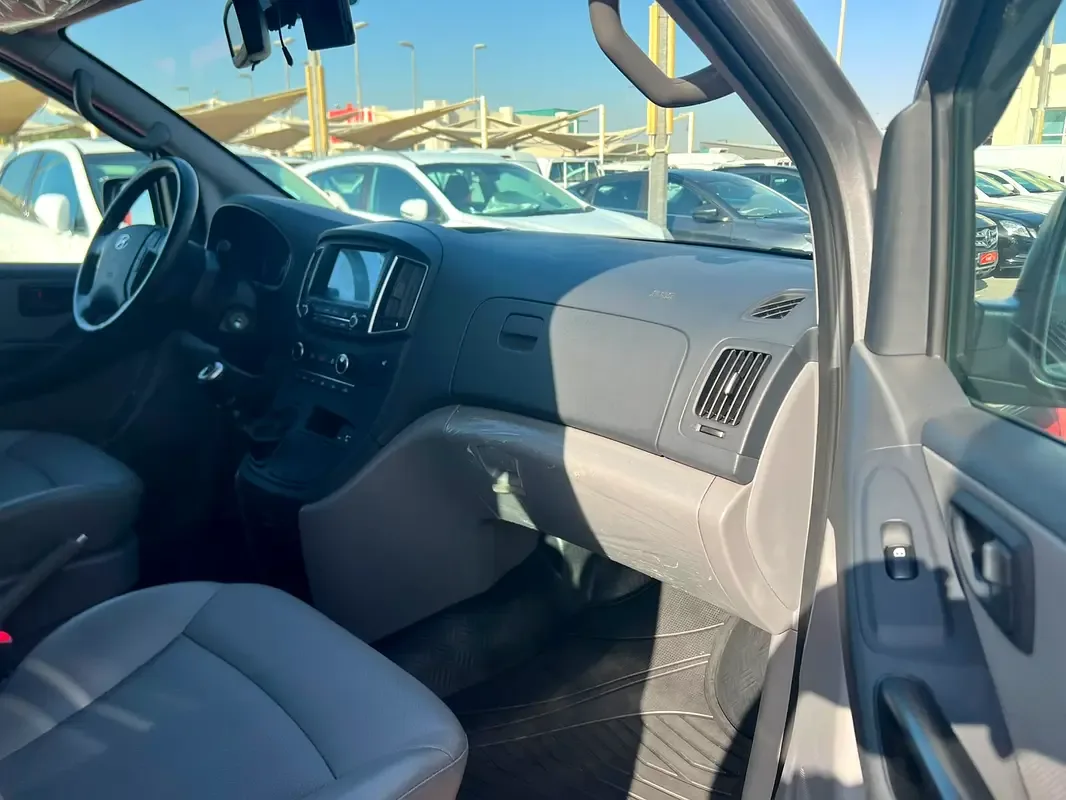 Hyundai H-1 2.5 MT (100 hp) - 10