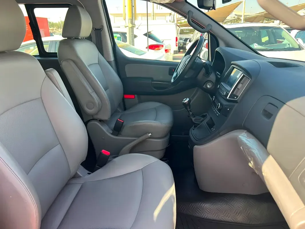 Hyundai H-1 2.5 MT (100 hp) - 11
