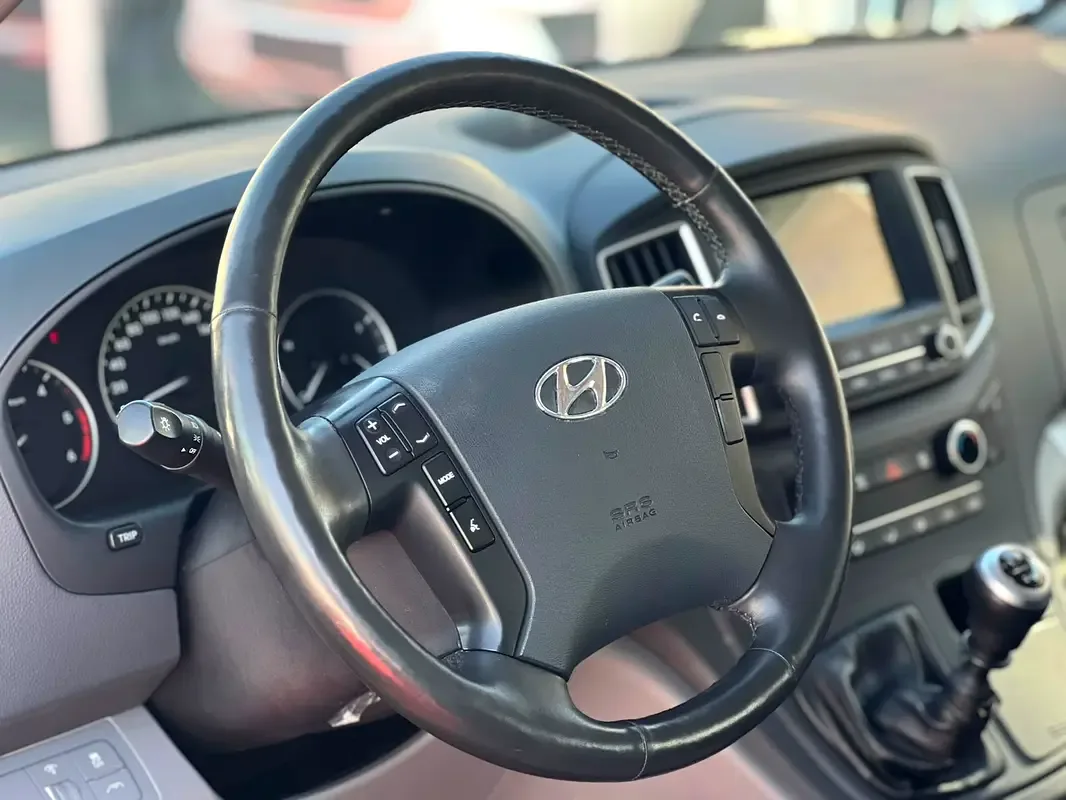 Hyundai H-1 2.5 MT (100 hp) - 17