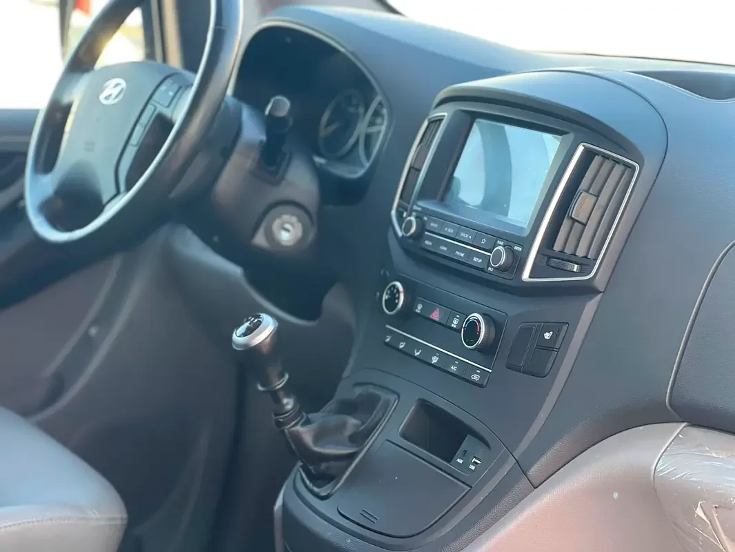 Hyundai H-1 2.5 MT (100 hp) - 18