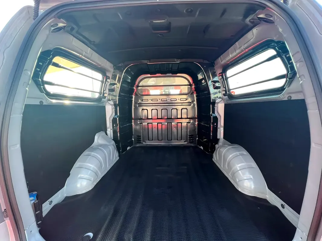 Hyundai H-1 2.5 MT (100 hp) - 15