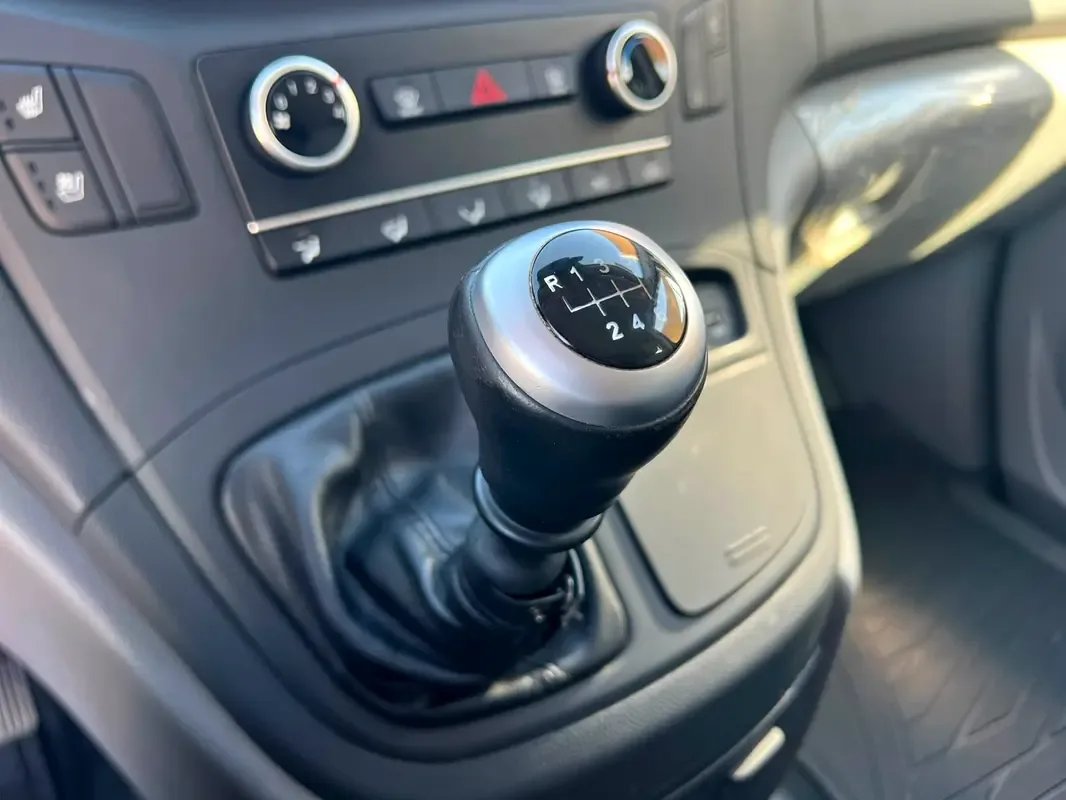 Hyundai H-1 2.5 MT (100 hp) - 20