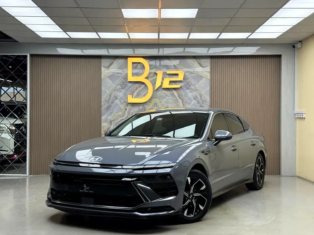 Hyundai Sonata 2.5 AT (191 حصان) - 2