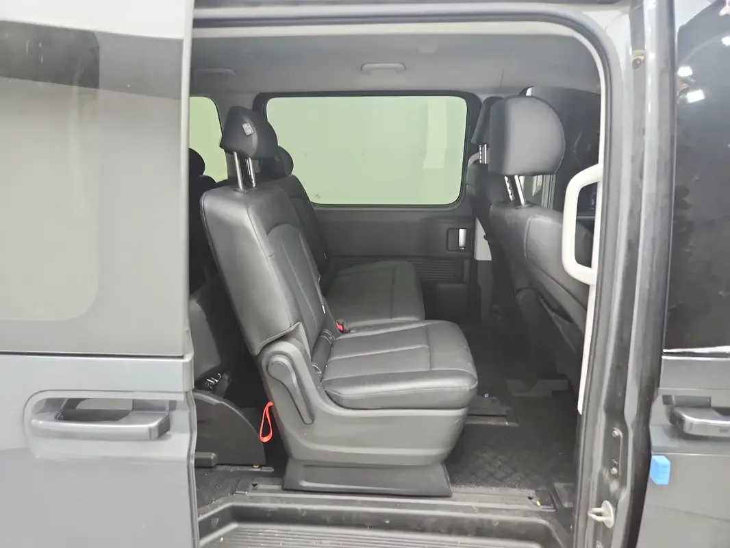 Hyundai Staria 2.2 AT AWD (177 حصان) - 14