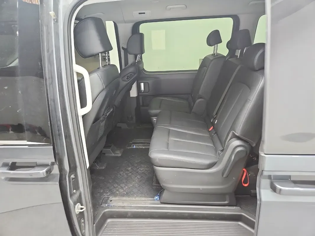 Hyundai Staria 2.2 AT AWD (177 حصان) - 19