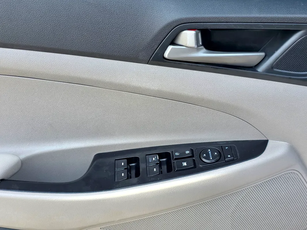 Hyundai Tucson 2.0 AT (150 حصان) - 12