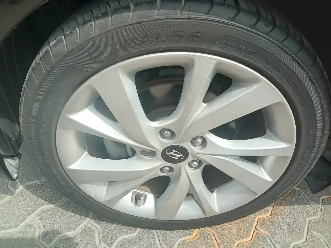 Hyundai Veloster 1.6 AT (132 حصان) - 11