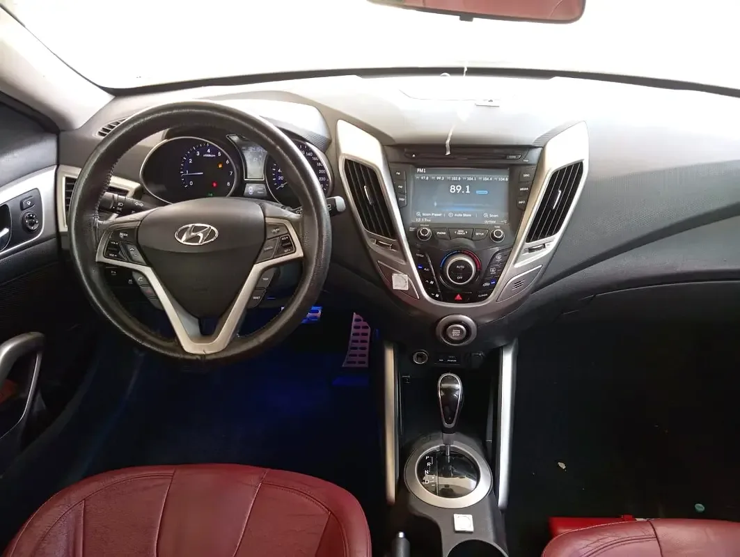 Hyundai Veloster 1.6 AT (140 حصان) - 12