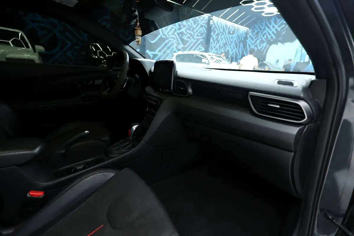 Hyundai Veloster 2.0 AMT (275 hp) - 10