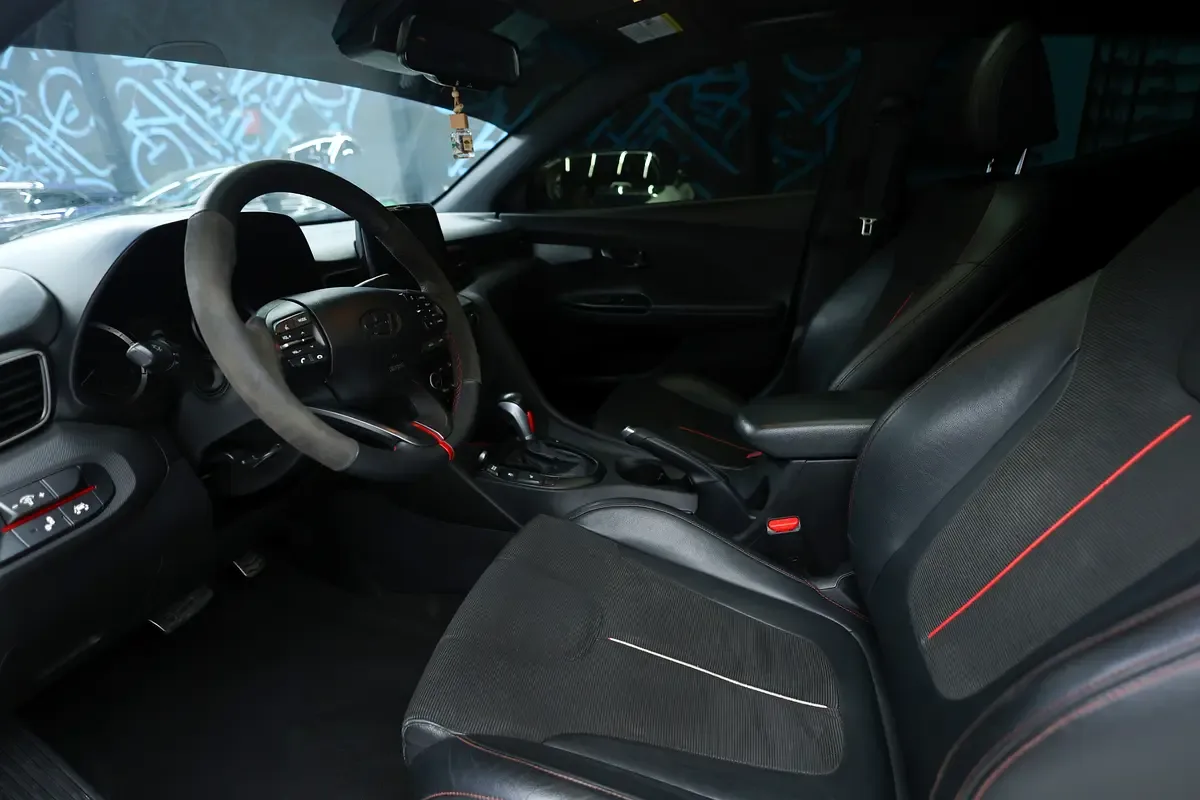 Hyundai Veloster 2.0 AMT (275 hp) - 11