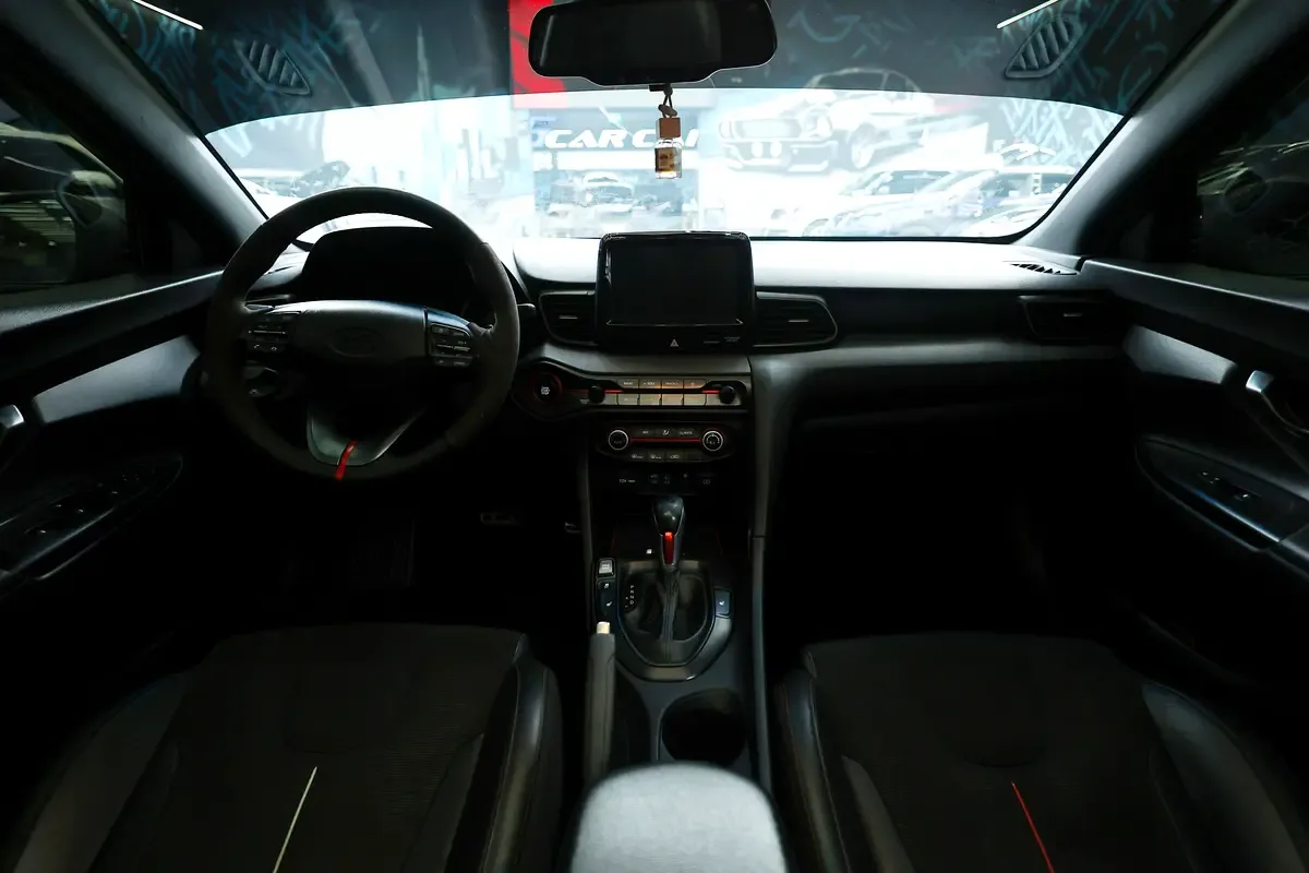 Hyundai Veloster 2.0 AMT (275 hp) - 9