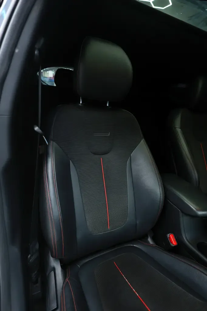 Hyundai Veloster 2.0 AMT (275 hp) - 14