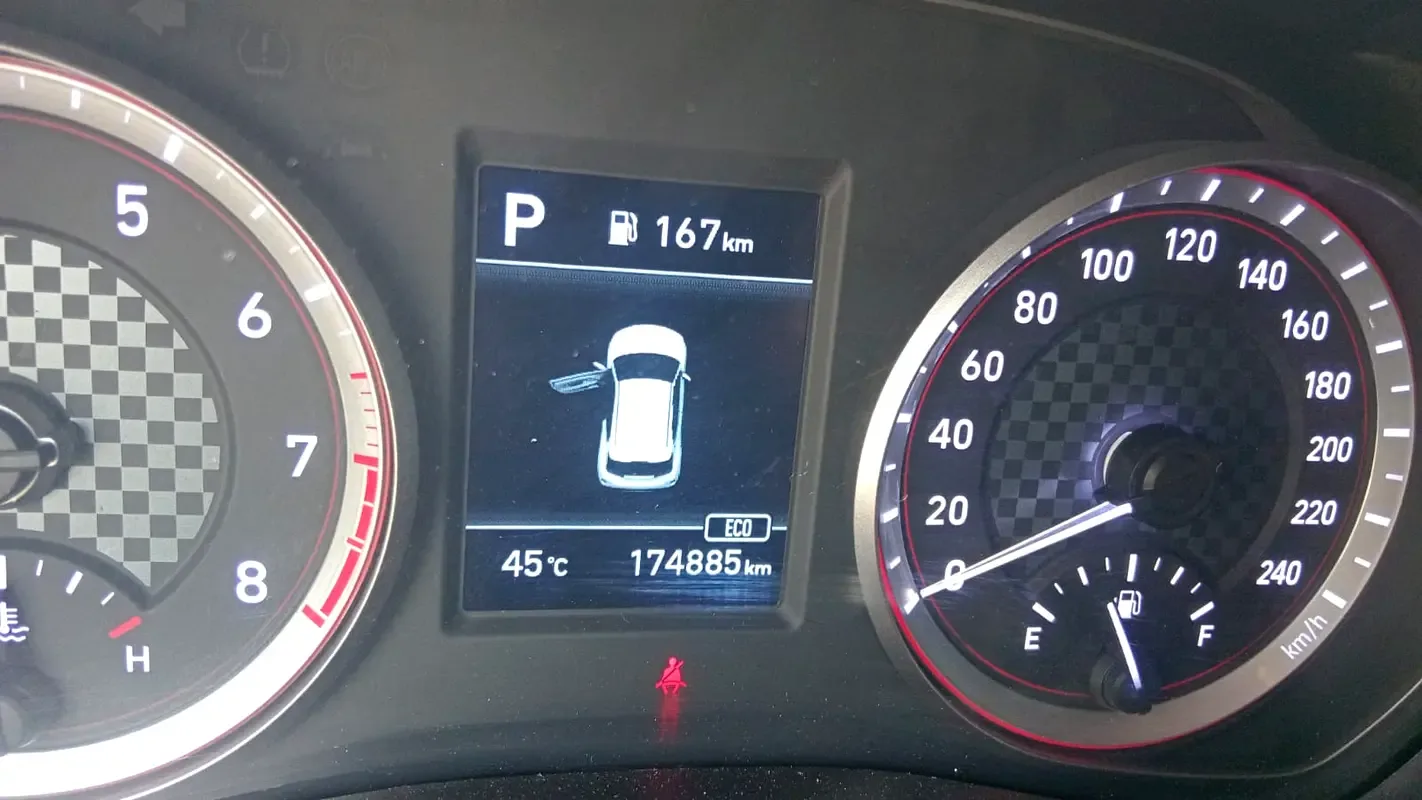 Hyundai Veloster 2.0 AT (147 حصان) - 12