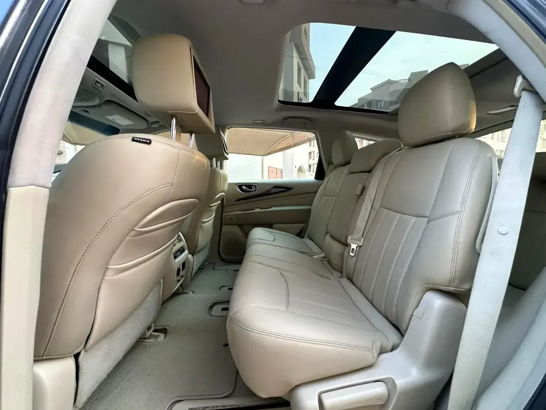 Infiniti JX-Series JX35 CVT AWD (262 حصان) - 17